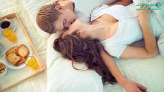 چرا خوابیدن زوج کنار هم مهم است؟ 9 دلیل برای اشتراک گذاری تختخواب