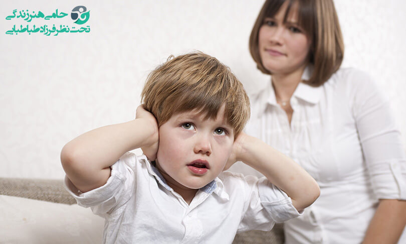 رفتار با بچه حرف گوش نکن چگونه باید باشد؟ | نکات تربیتی ضروری