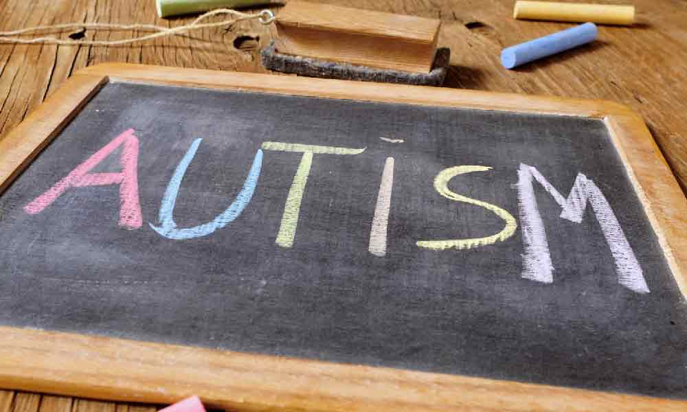 علائم اوتیسم | نشانه‌های کودکان مبتلا به اوتیسم چیست؟