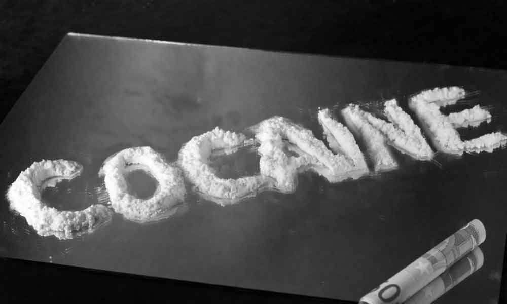کوکائین,نشانه های اعتیاد به کوکائین,علائم اعتیاد به کوکائین,علائم کوکائین,نحوه مصرف کوکائین,عوارض مصرف کوکائین,پیامد های اعتیاد به کوکائین