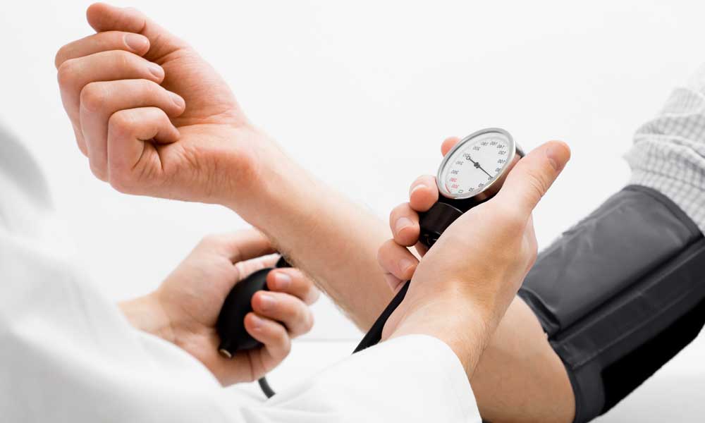 فشار خون بالا | عوارض و راه های پایین آوردن فشار خون