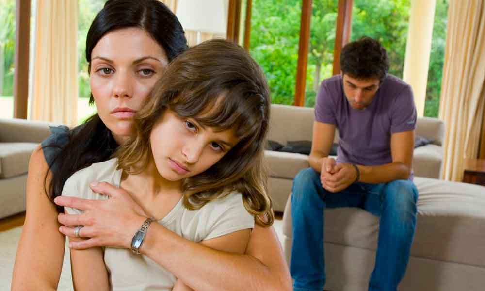 خانواده های افسرده پرور | خانواده چگونه می تواند باعث اَفسردگی بشود؟
