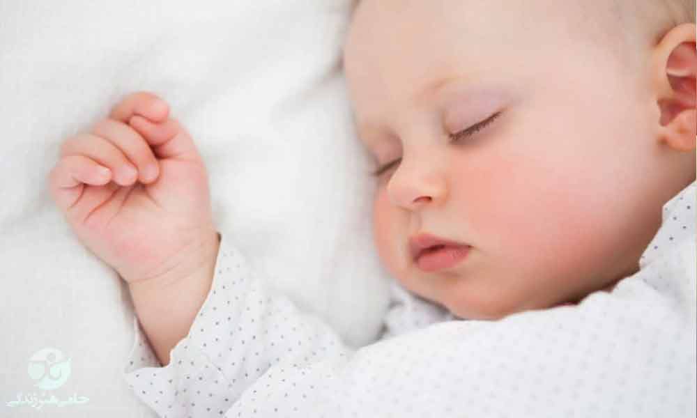 از خواب پریدن نوزاد | اصلی ترین دلایل از خواب پریدن در نوزادان