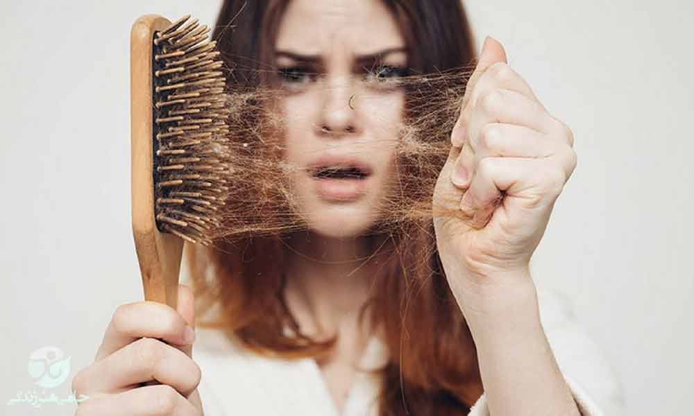 ریزش مو | علل و درمان‌‌های خانگی برای ریزش مو