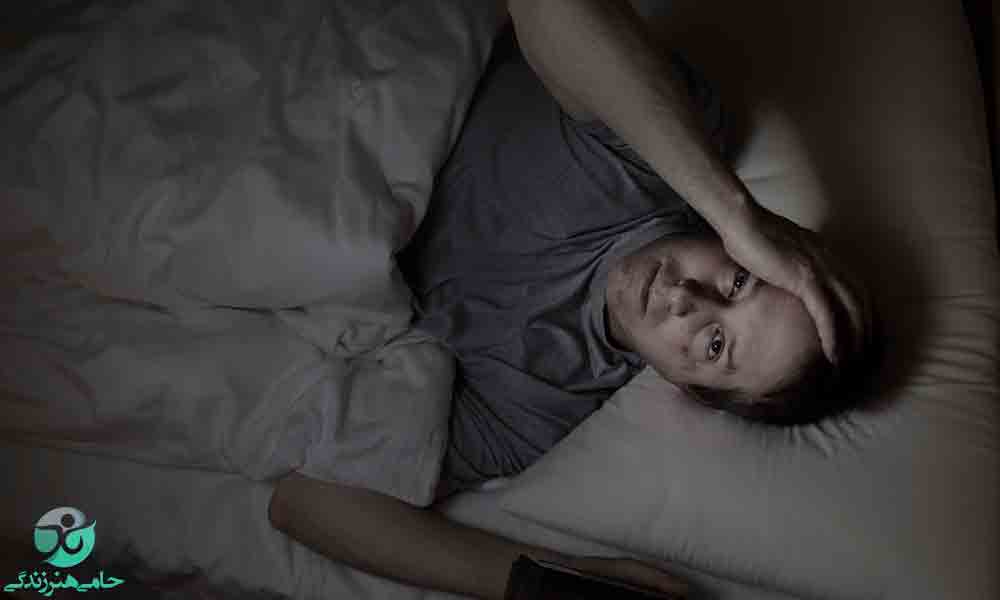 بیدار شدن از خواب در شب | علائم و علت بیدار شدن در ساعات مختلف شب