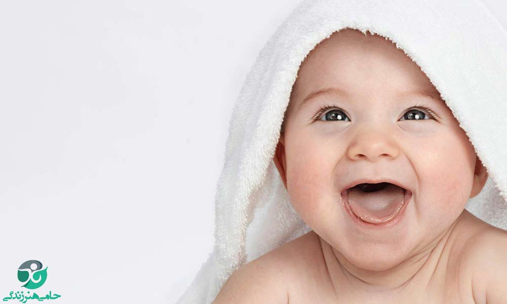 خندیدن و نخندیدن نوزاد | اولین خنده واقعی نوزاد