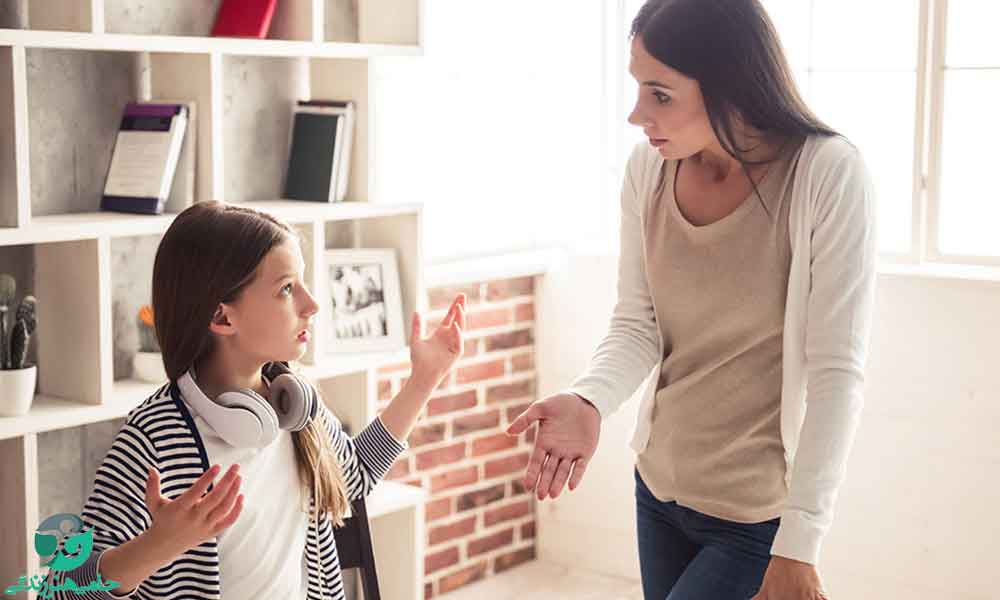 رفتار با کودک بی ادب | بهترین شیوه رفتار با بی‌ادبی بچه در منزل و مهمانی