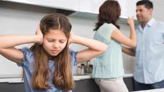 دعوای والدین | تاثیر دعوای والدین بر کودکان و راه های مقابله