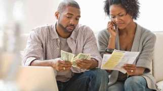 مشکلات مالی در زندگی زناشویی را چگونه مدیریت کنیم؟