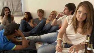 تاثیر دوستان در اعتیاد | نقش دوستان در گرایش جوانان به مصرف مواد مخدر