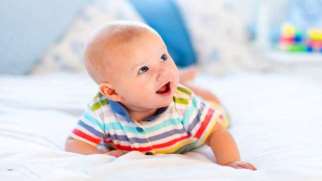 سینه خیز رفتن نوزاد | از بازتاب خزیدن تا کنترل ارادی نوزاد