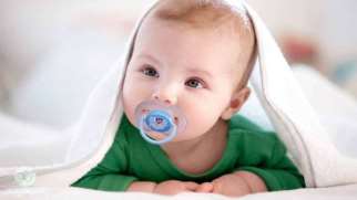 استفاده از پستانک برای نوزاد | مضرات و مزایا