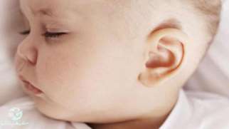 گوش درد نوزاد | علل و درمان گوش درد در دوران نوزادی