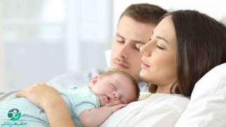 خوابیدن نوزاد کنار والدین و نکاتی که باید به آن توجه کنید